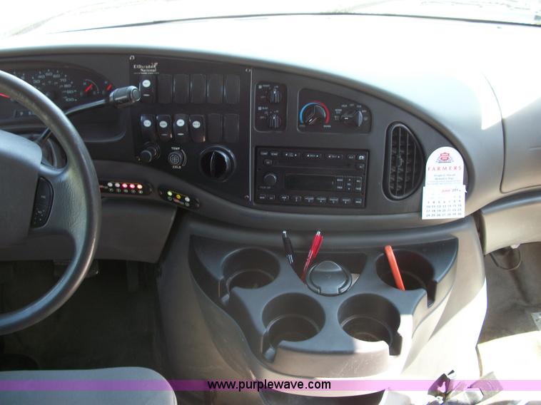 image for item B1427 2007 Ford E450 Super Duty transit bus