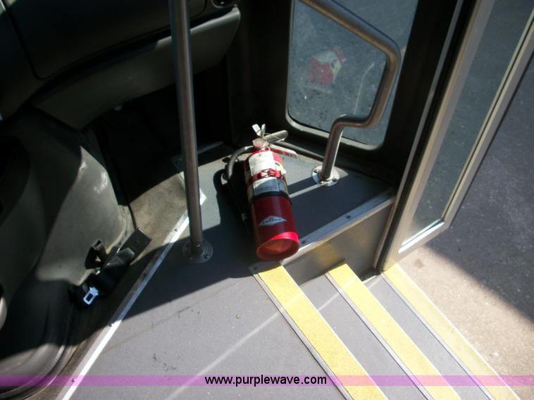 image for item B1427 2007 Ford E450 Super Duty transit bus