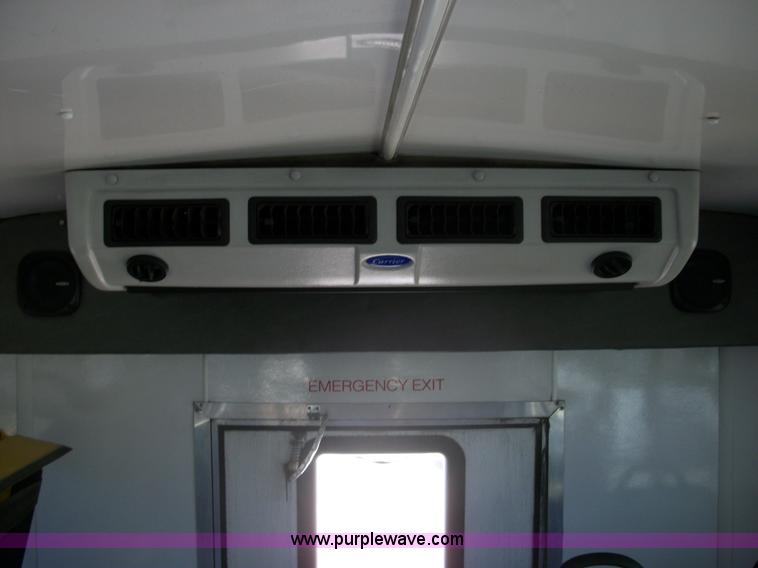 image for item B1427 2007 Ford E450 Super Duty transit bus