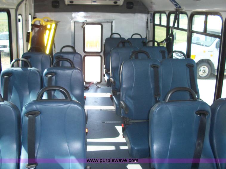 image for item B1427 2007 Ford E450 Super Duty transit bus