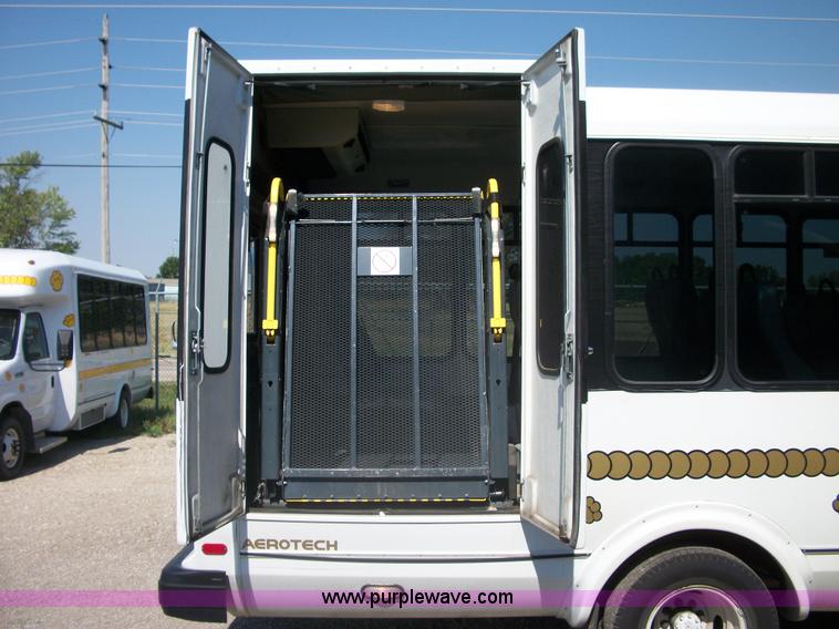 image for item B1427 2007 Ford E450 Super Duty transit bus