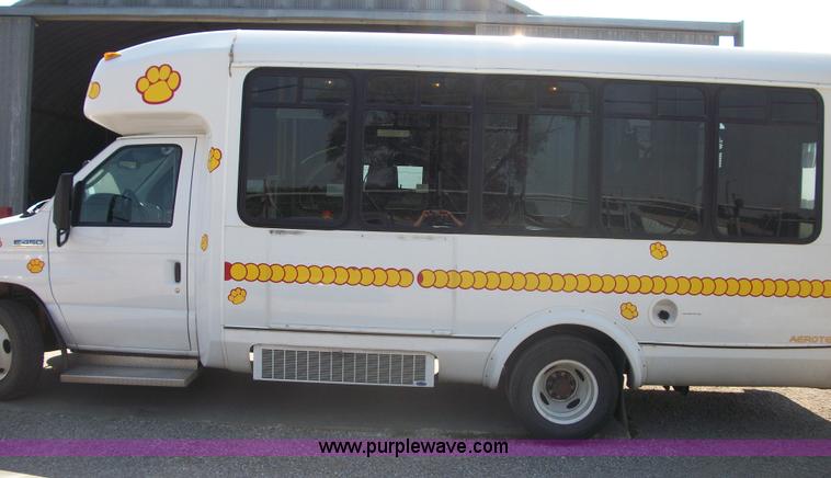 image for item B1428 2007 Ford E450 Super Duty transit bus