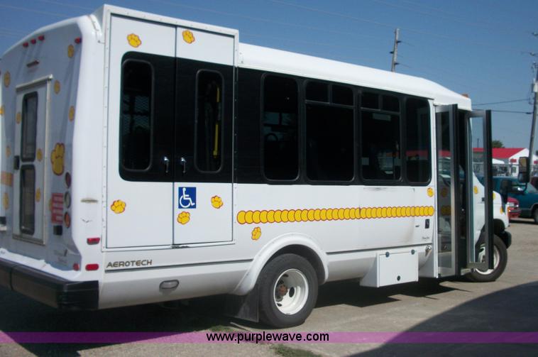 image for item B1428 2007 Ford E450 Super Duty transit bus