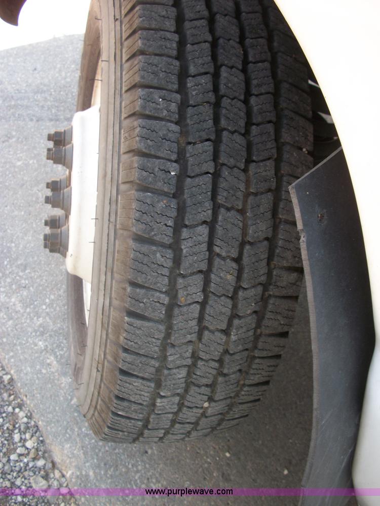 image for item B1428 2007 Ford E450 Super Duty transit bus