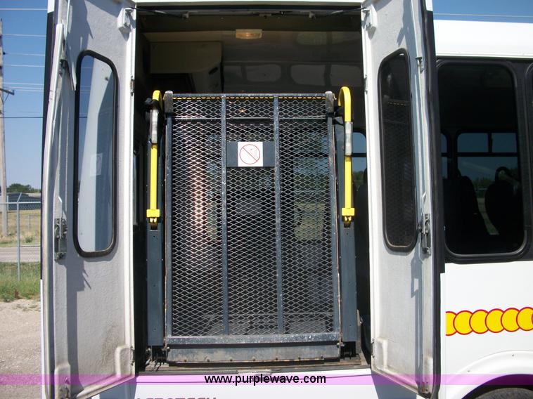 image for item B1428 2007 Ford E450 Super Duty transit bus