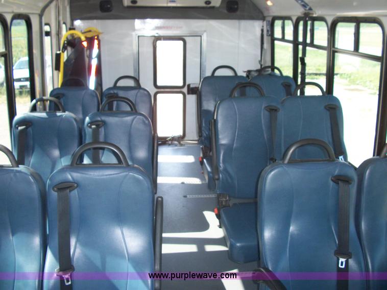 image for item B1428 2007 Ford E450 Super Duty transit bus