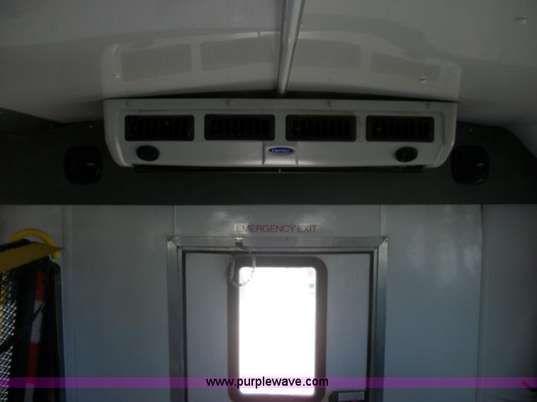 image for item B1428 2007 Ford E450 Super Duty transit bus