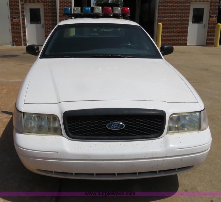 image for item B2433 2001 Ford Crown Victoria Police Interceptor