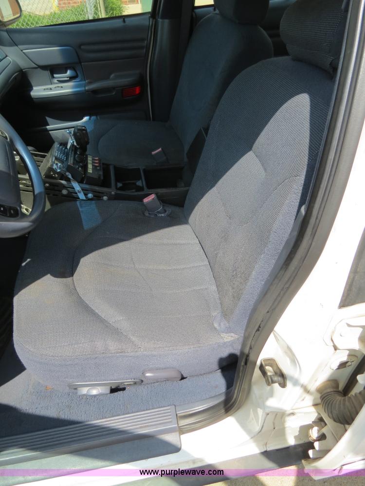 image for item B2433 2001 Ford Crown Victoria Police Interceptor