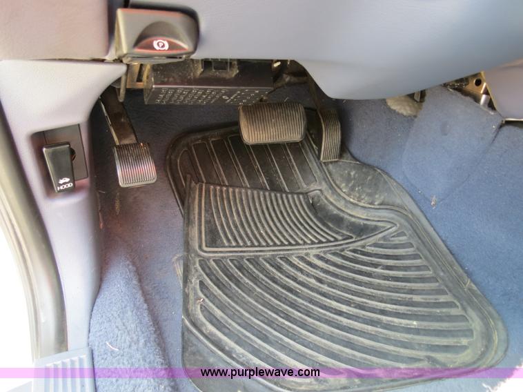 image for item B2433 2001 Ford Crown Victoria Police Interceptor