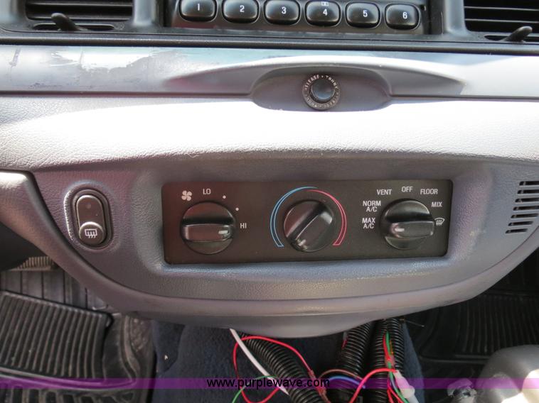 image for item B2433 2001 Ford Crown Victoria Police Interceptor