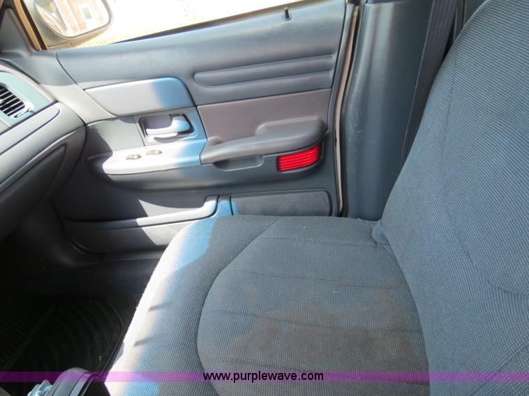 image for item B2433 2001 Ford Crown Victoria Police Interceptor