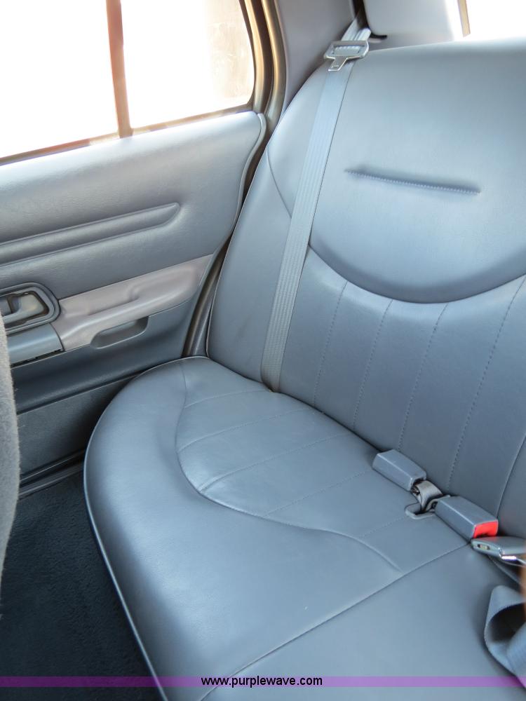 image for item B2433 2001 Ford Crown Victoria Police Interceptor