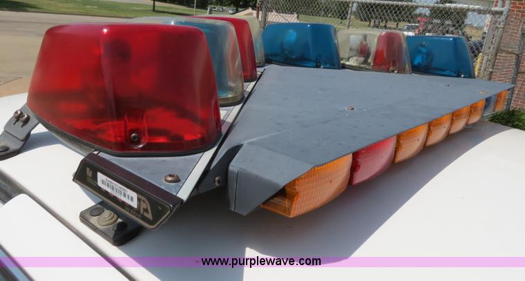image for item B2433 2001 Ford Crown Victoria Police Interceptor