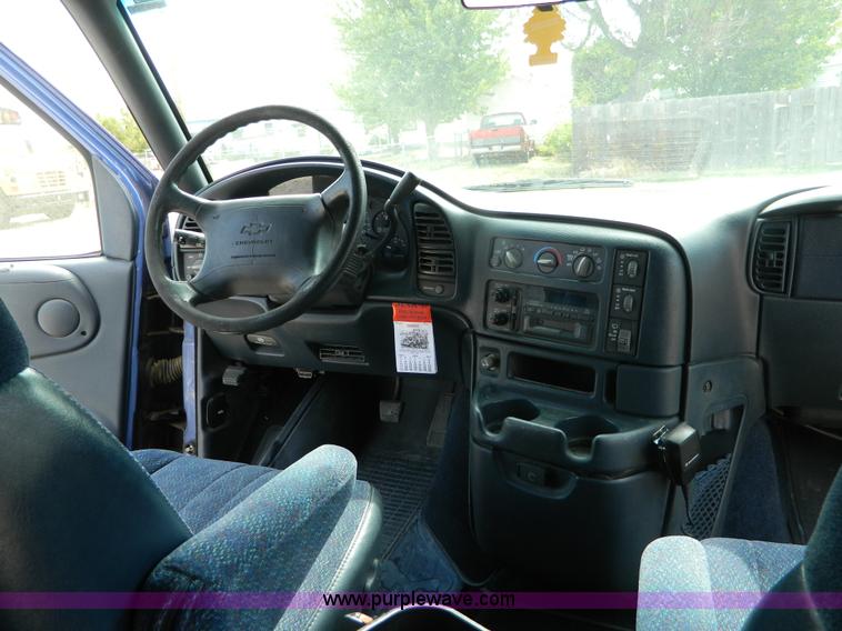 image for item B3814 1996 Chevrolet Astro van