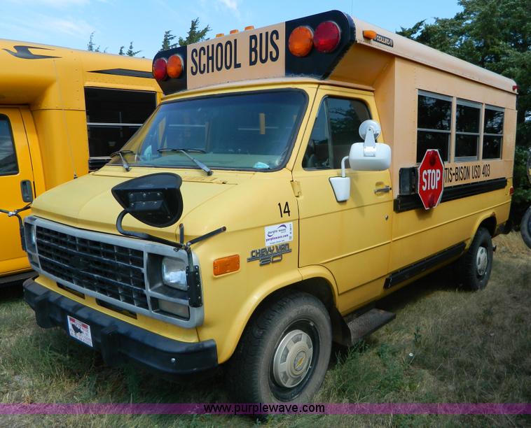 image for item B3817 1993 Chevrolet G30 bus