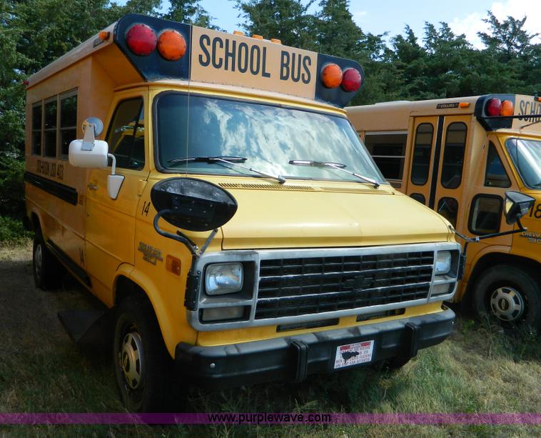 image for item B3817 1993 Chevrolet G30 bus