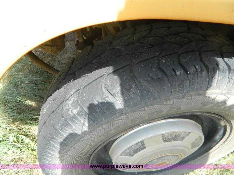 image for item B3817 1993 Chevrolet G30 bus