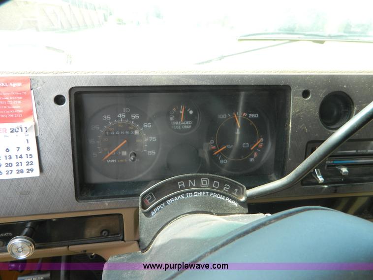 image for item B3817 1993 Chevrolet G30 bus