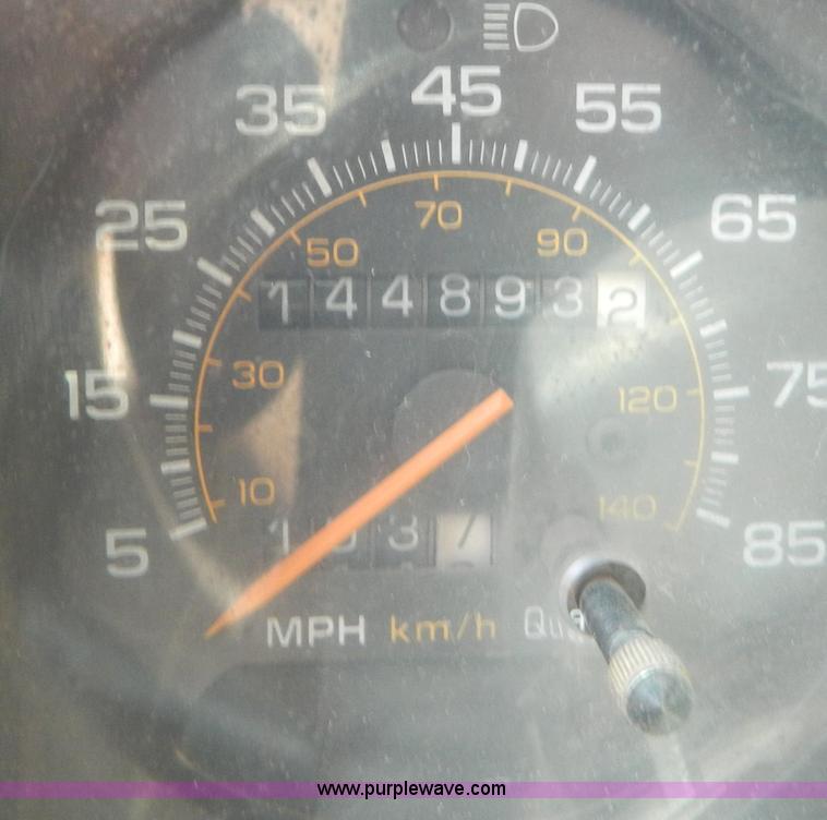 image for item B3817 1993 Chevrolet G30 bus