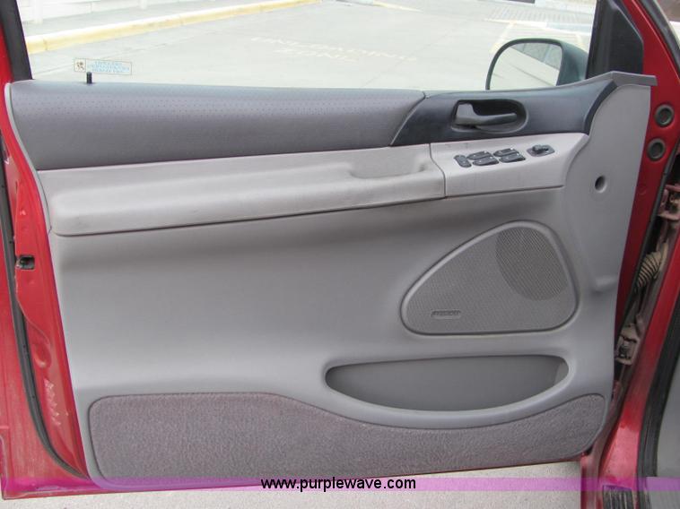 image for item C2571 1998 Ford Winstar mini van