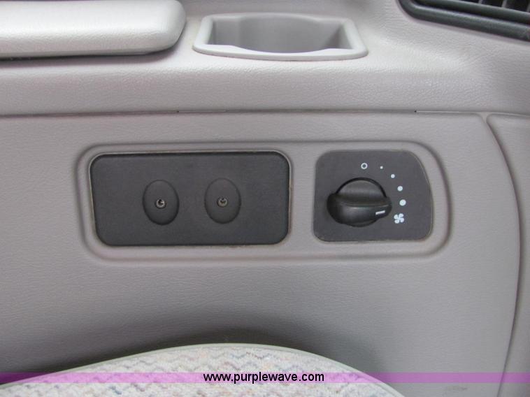 image for item C2571 1998 Ford Winstar mini van