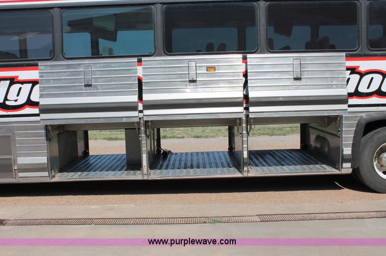 image for item C2584 1989 MCI MC-9 motor coach bus