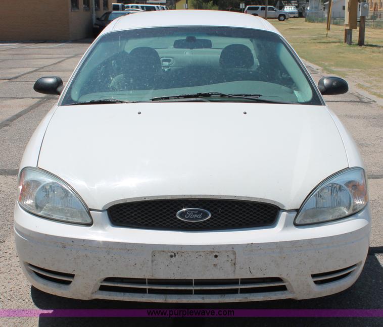 image for item C2692 2005 Ford Taurus SE