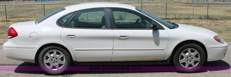 image for item C2692 2005 Ford Taurus SE