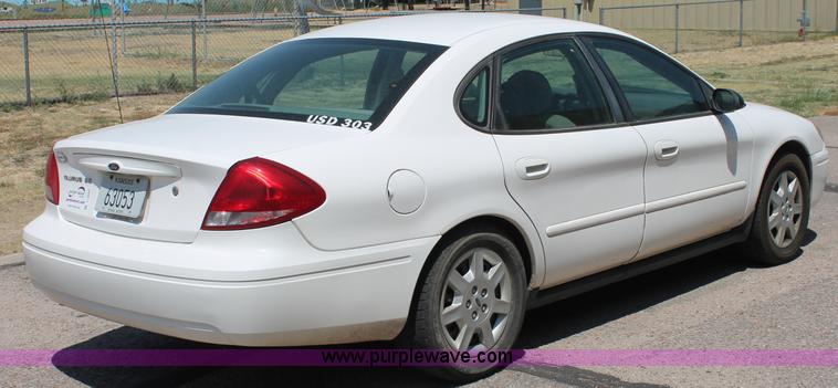 image for item C2692 2005 Ford Taurus SE