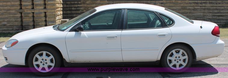 image for item C2692 2005 Ford Taurus SE