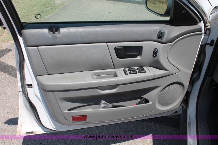 image for item C2692 2005 Ford Taurus SE