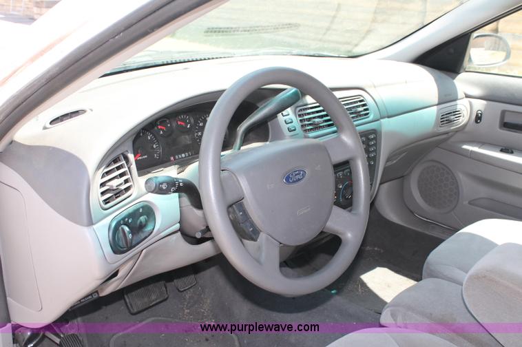 image for item C2692 2005 Ford Taurus SE