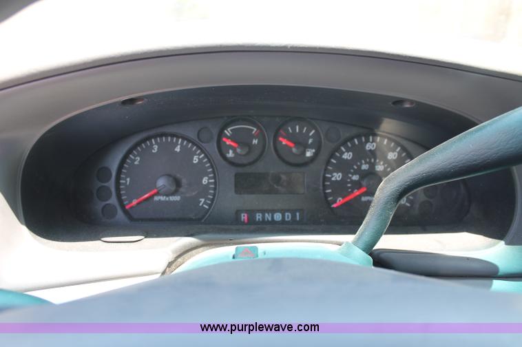 image for item C2692 2005 Ford Taurus SE