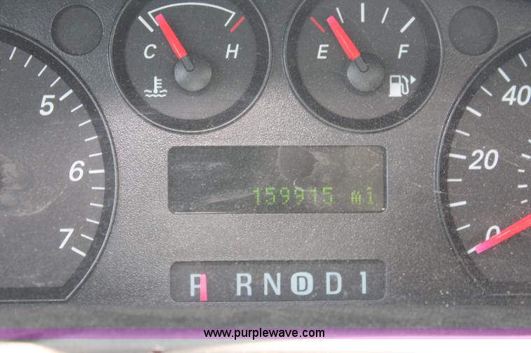 image for item C2692 2005 Ford Taurus SE