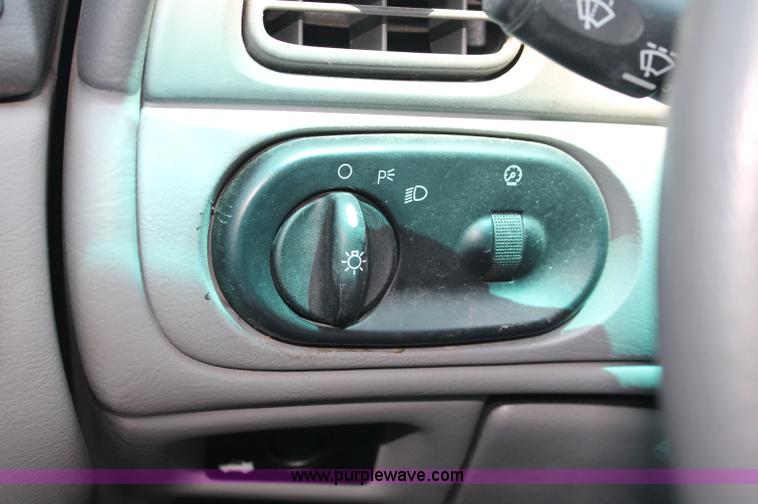 image for item C2692 2005 Ford Taurus SE