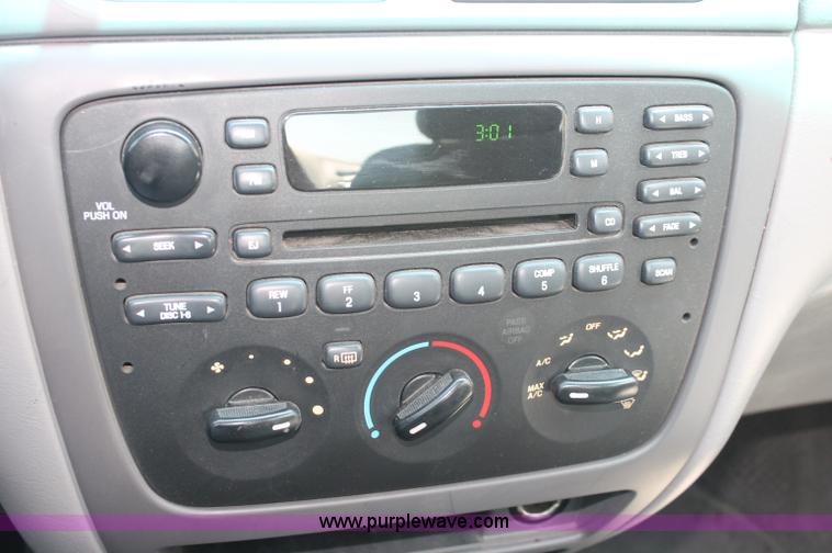 image for item C2692 2005 Ford Taurus SE