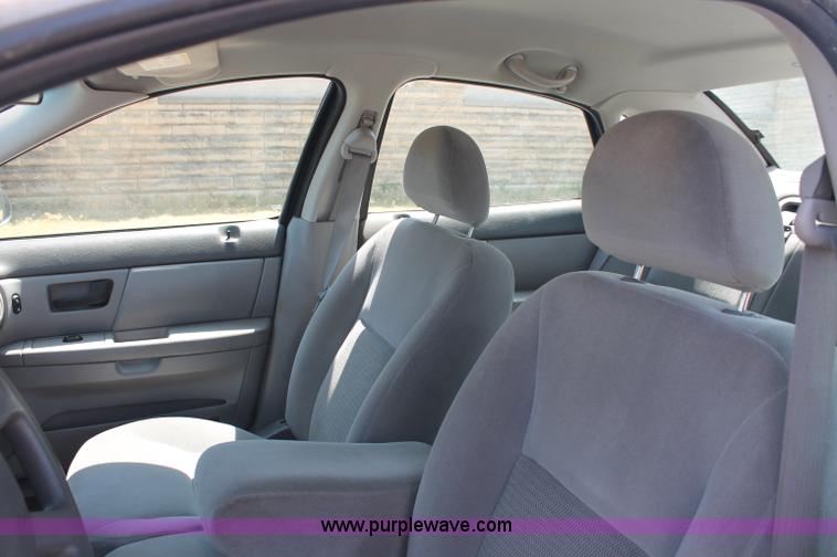 image for item C2692 2005 Ford Taurus SE