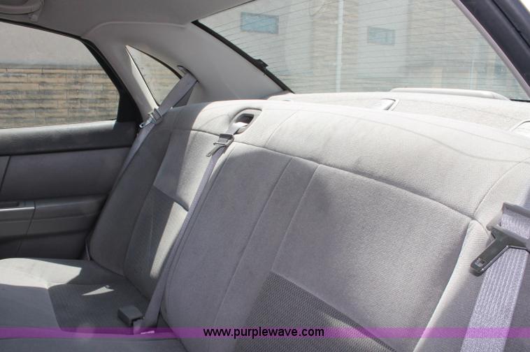 image for item C2692 2005 Ford Taurus SE