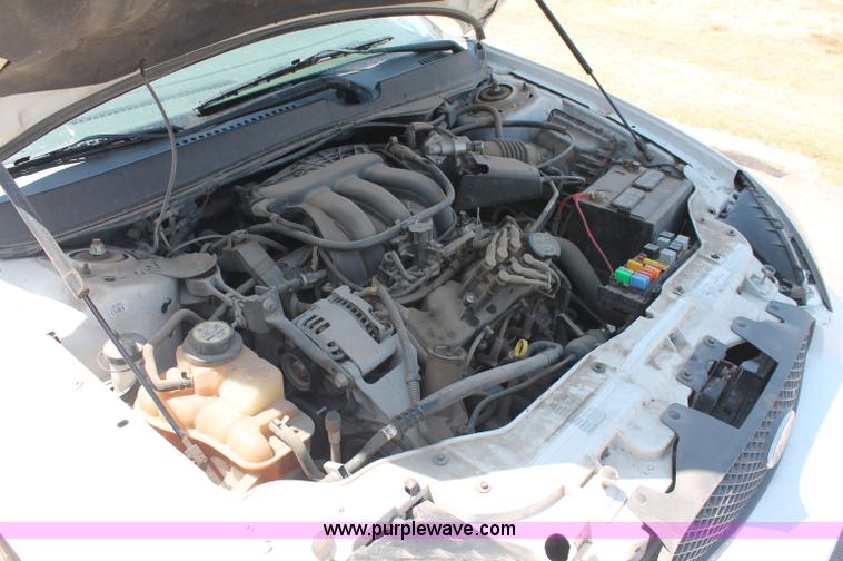 image for item C2692 2005 Ford Taurus SE