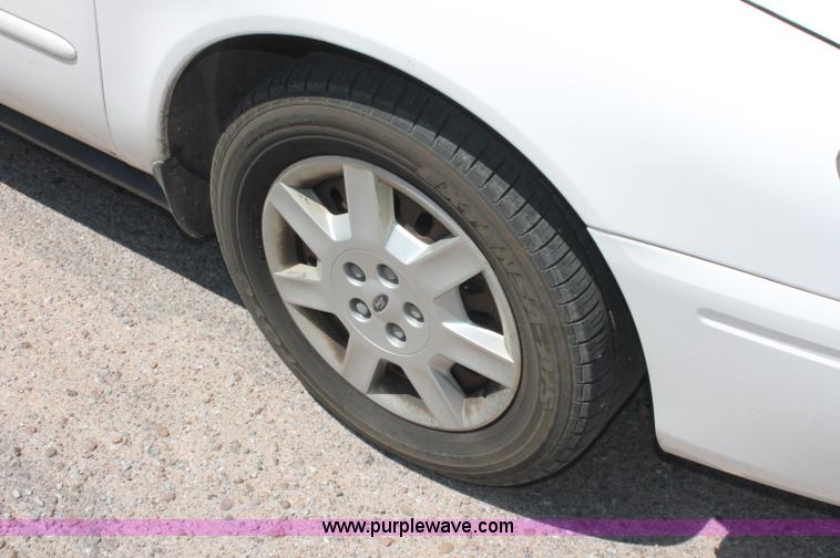 image for item C2692 2005 Ford Taurus SE