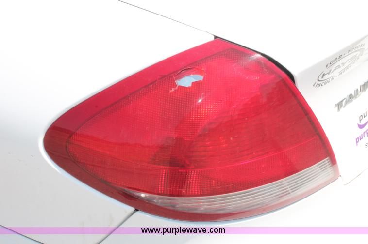 image for item C2692 2005 Ford Taurus SE