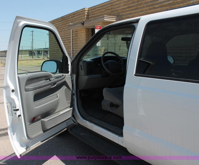 image for item C2693 2002 Ford Excursion XLT SUV