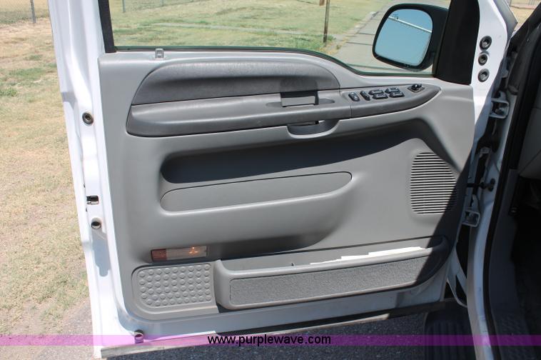 image for item C2693 2002 Ford Excursion XLT SUV