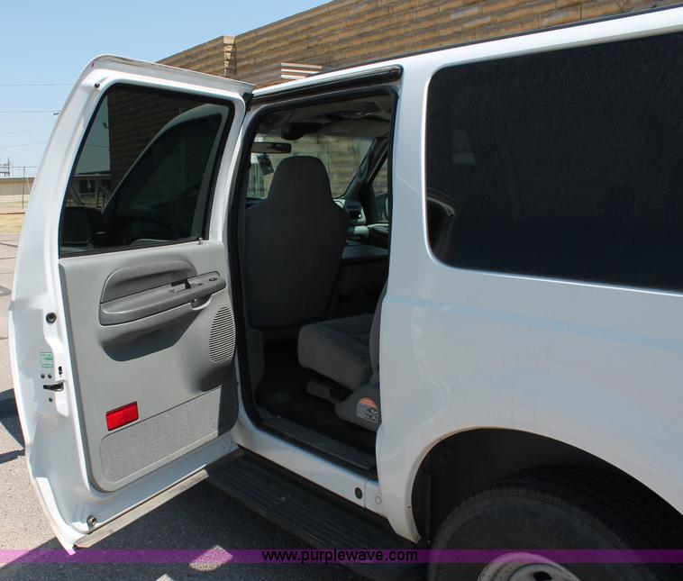 image for item C2693 2002 Ford Excursion XLT SUV
