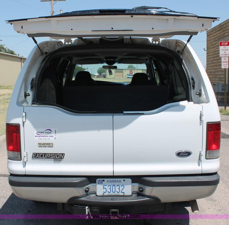 image for item C2693 2002 Ford Excursion XLT SUV
