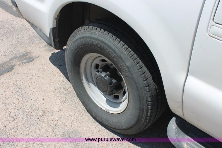 image for item C2693 2002 Ford Excursion XLT SUV