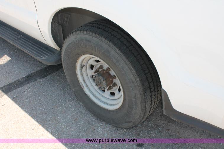 image for item C2693 2002 Ford Excursion XLT SUV