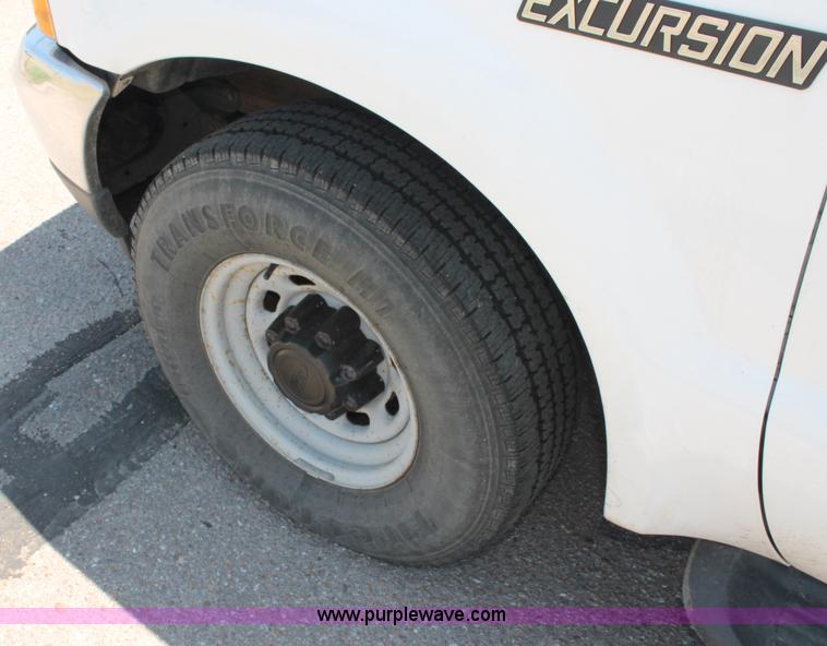 image for item C2693 2002 Ford Excursion XLT SUV