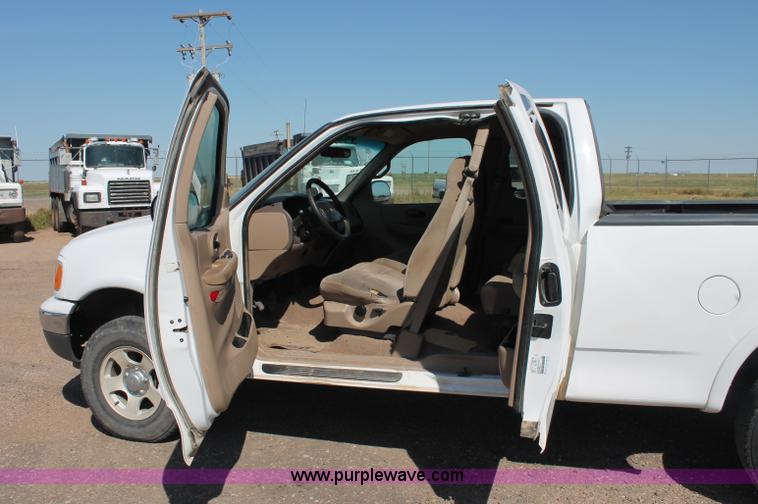 image for item C2696 1999 Ford F150 XLT extended cab pickup truck